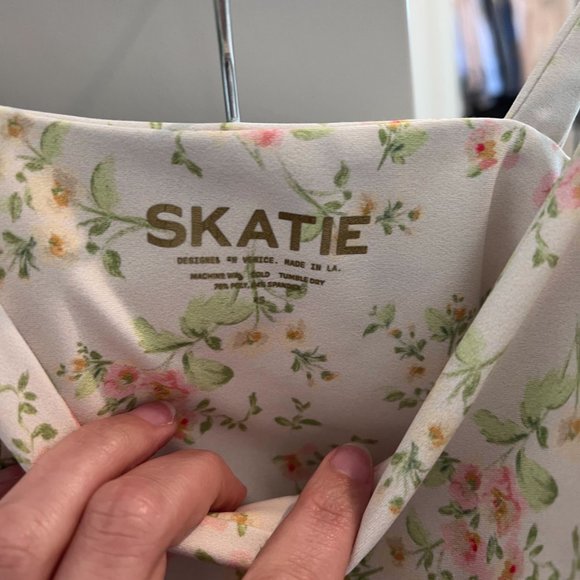 Skatie Paige Crop and matching Naomi Skort SET - Picture 9 of 14